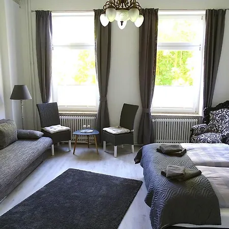 Otel Townhuus No. 1 / Dieksee