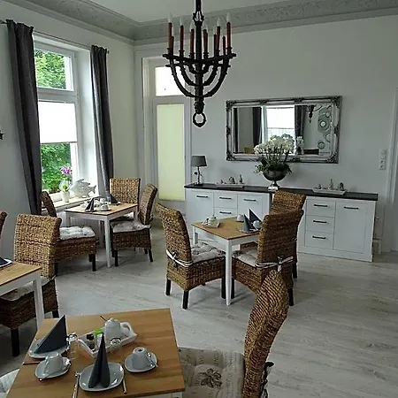Townhuus No. 1 / Dieksee 3*